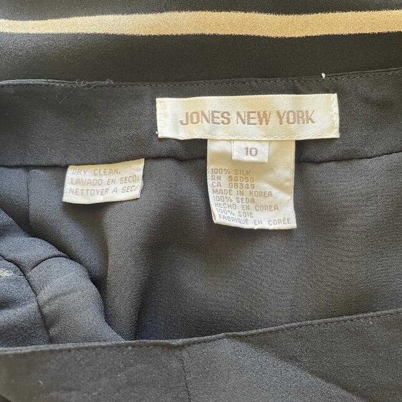 Jones New York silk skirt - Picture 3 of 3